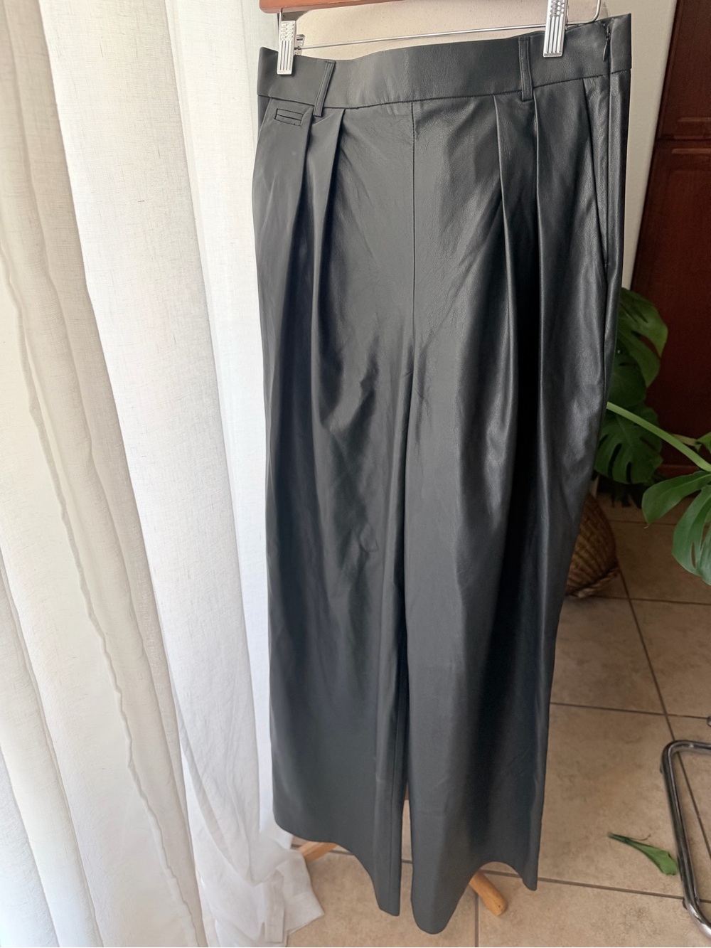 BCBGMAXAZRIA Black Faux Leather Wide Leg Pants Size 6 NWT